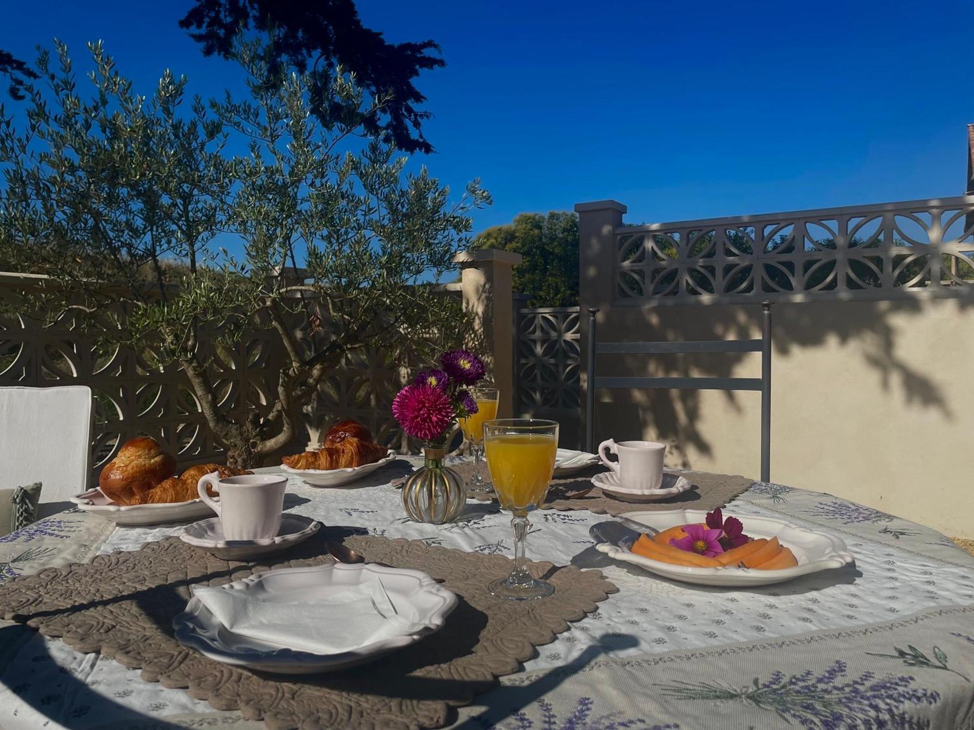 Hotel Les Mazets Du Pas Gréoux-les-Bains Esterno foto