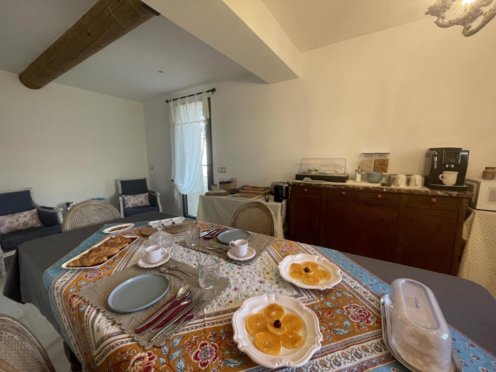 Hotel Les Mazets Du Pas Gréoux-les-Bains Esterno foto